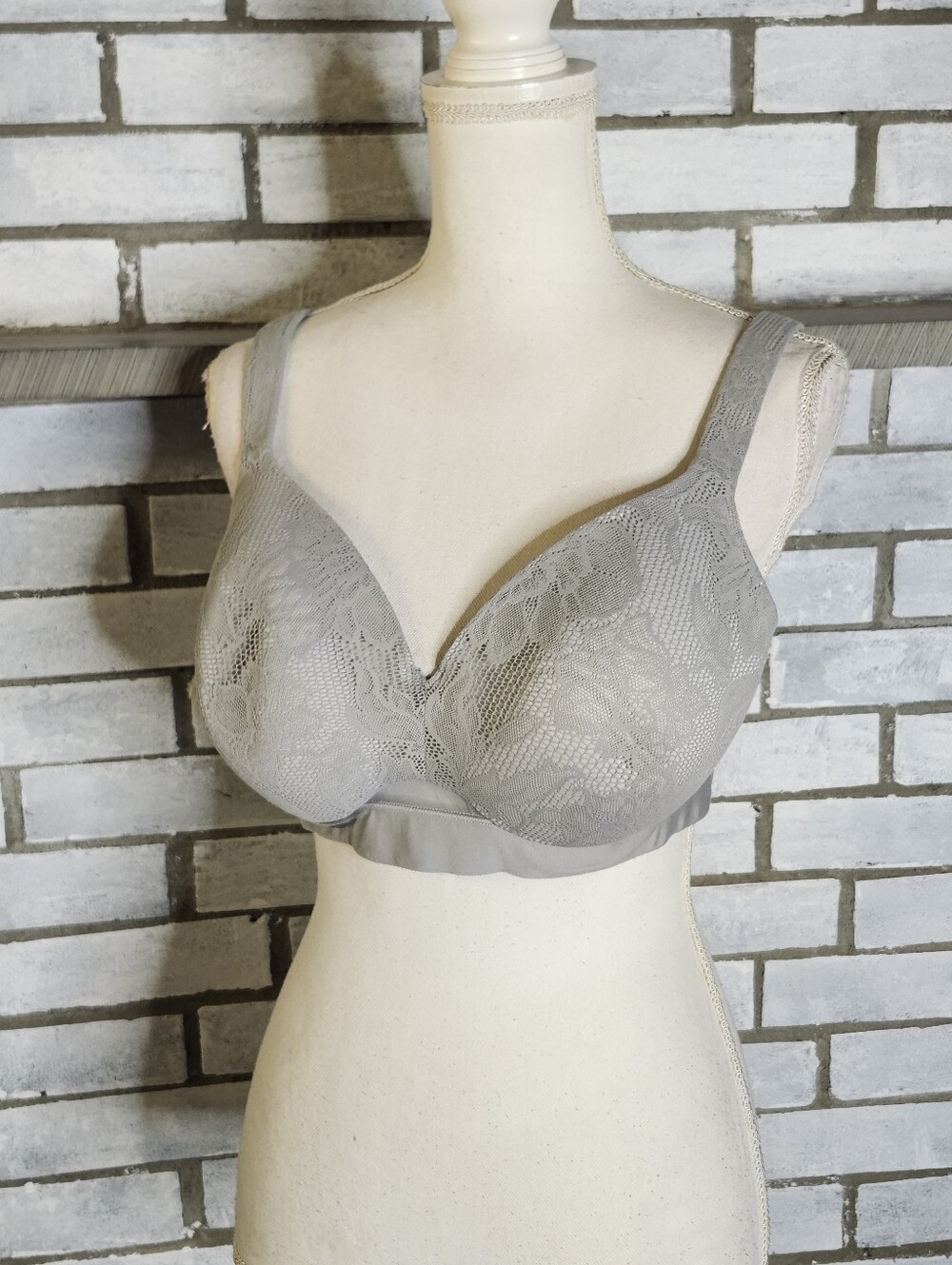 • Cacique Women's Lightly Lined Full Coverage Underwire Bra Size 38D Gray